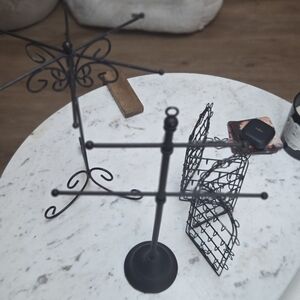 Black Metal Jewelry Stand